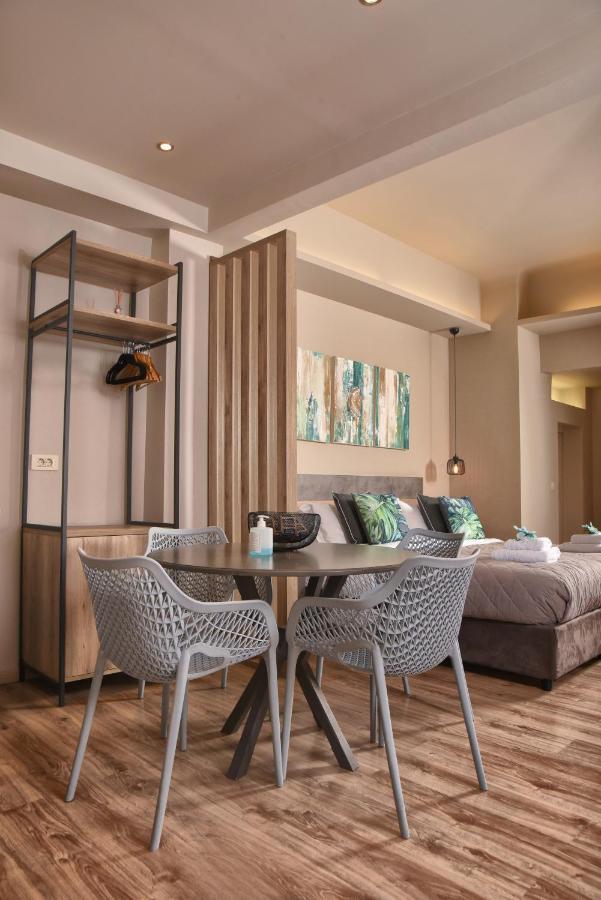 Wisdom Luxury At Plaka Apartment