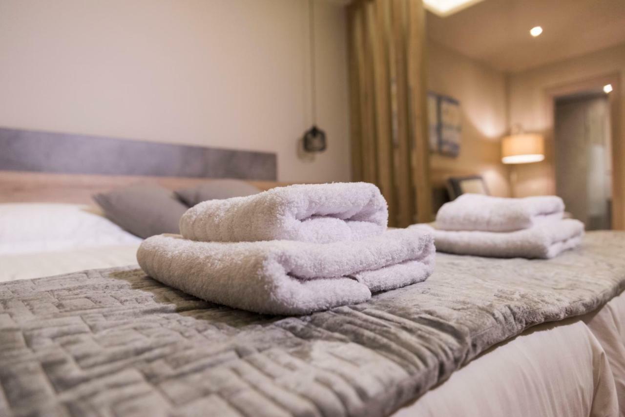 Wisdom Luxury At Plaka Apartment